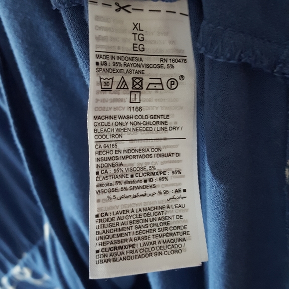 🦋 3/$25 Maternity Blue Floral Tunic Top - Picture 5 of 6